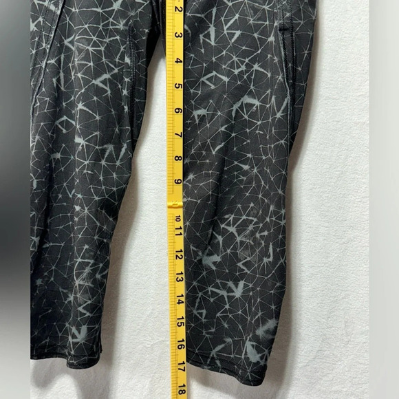 Lululemon Women's 2 Luxtreme Running Leggings Pants Geometric Capri Zip Pocket - Picture 4 of 5